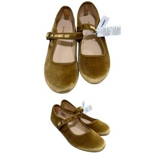Old Navy Gold Dress Shoes with Classic Design